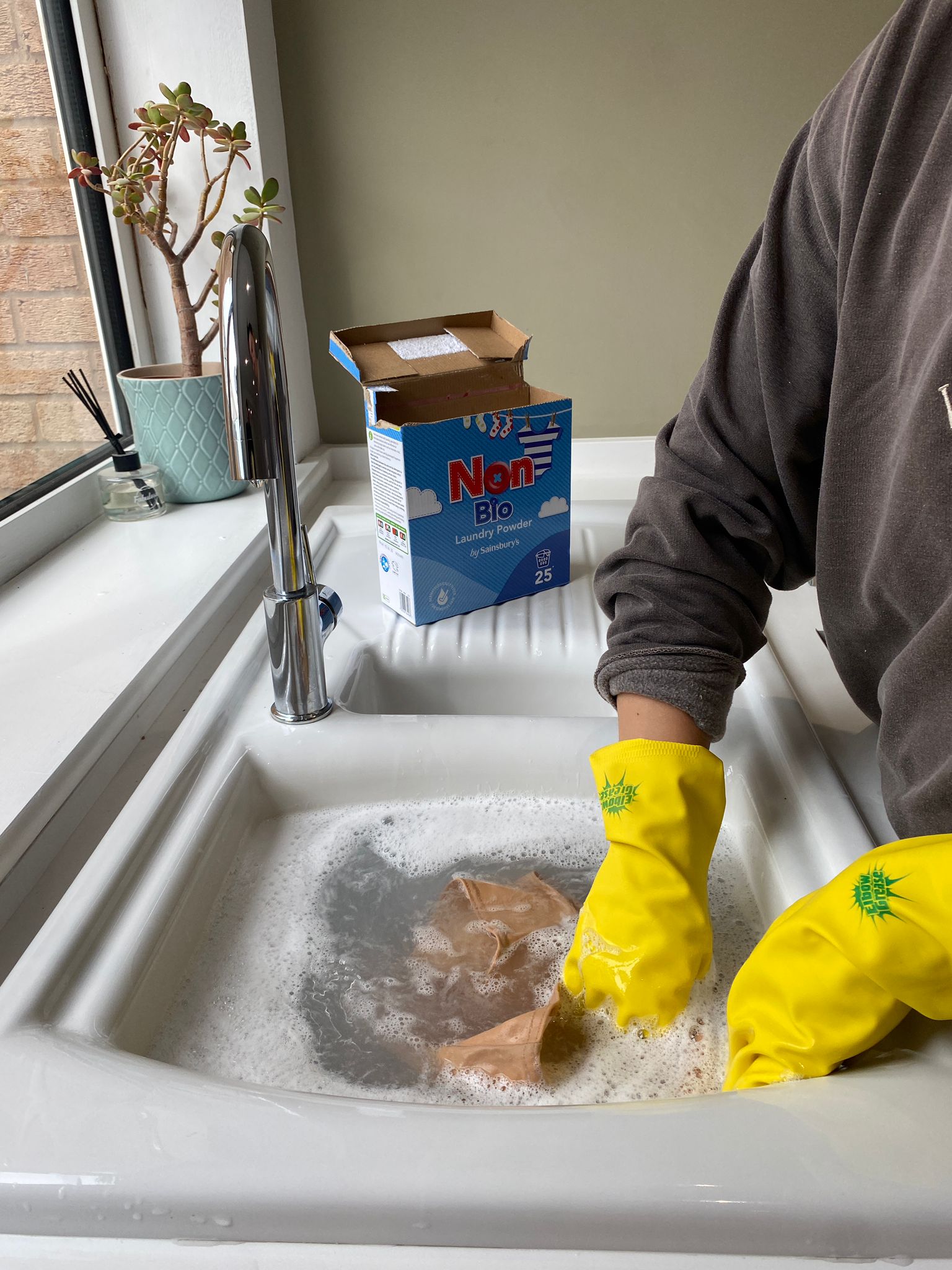 Binder Care - How to hand wash